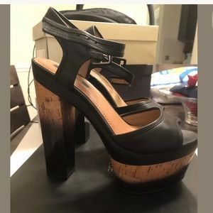 Rachel Zoe platinum heel black and cork size 8.5